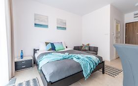 Rent Like Home - Flamingo White
